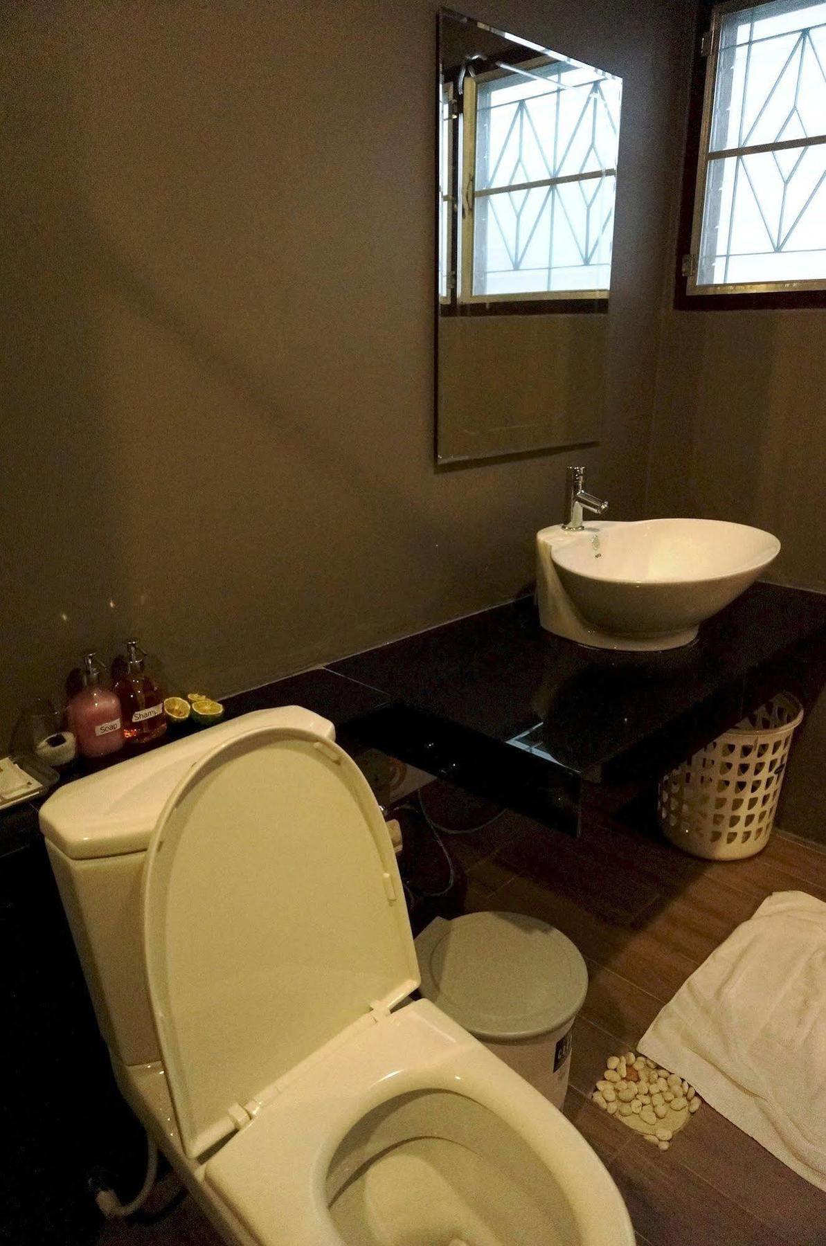 N.P. House Hua Hin Hotel Ngoại thất bức ảnh